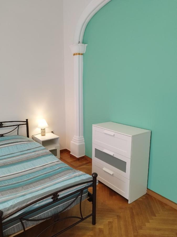 Комната Pilika 4Room With Shared Bath Athènes Extérieur photo
