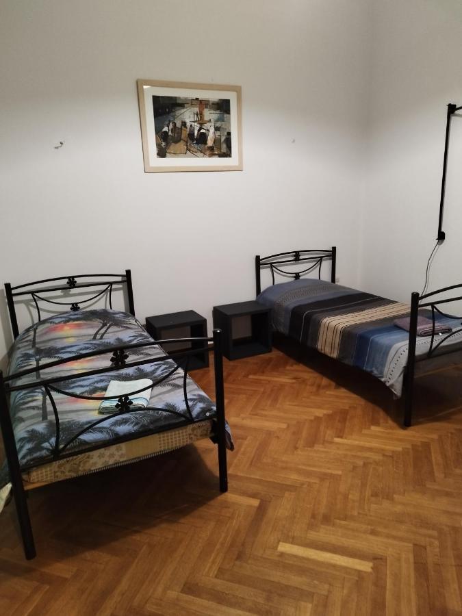 Комната Pilika 4Room With Shared Bath Athènes Extérieur photo